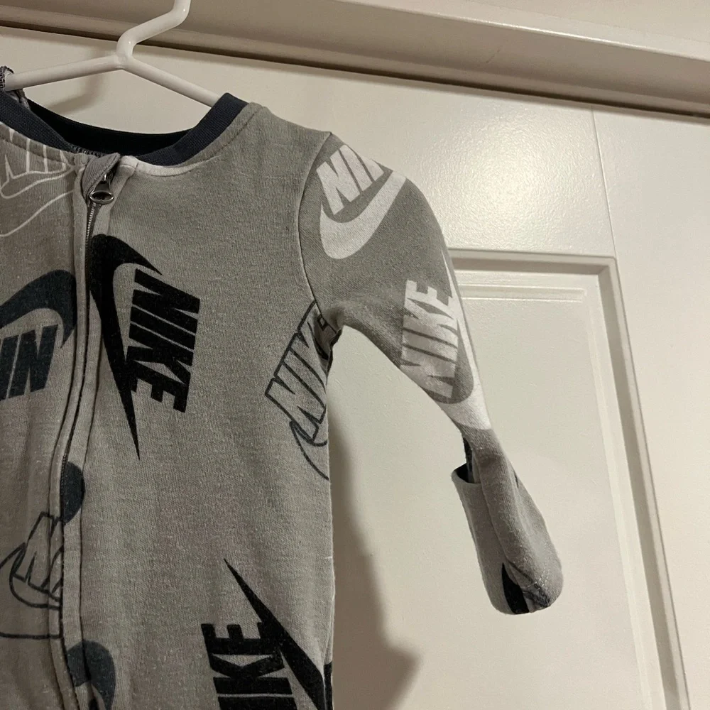 $10 ADD ON Nike footie baby boy one piece zipper 3M 3-6M onesie bodysuit‎